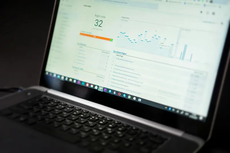 Side-by-side view of Meta Ads Manager and Google Ads reporting dashboards showing ROAS, frequency, and cost-per-purchase metrics for a Malaysian ecommerce retargeting setup