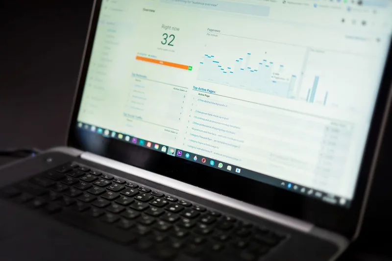 Shopee Ads Manager 7-day performance report showing a Philippine seller’s keyword search campaign with impressions, clicks, CTR, daily spend in PHP, and ROAS columns all visible